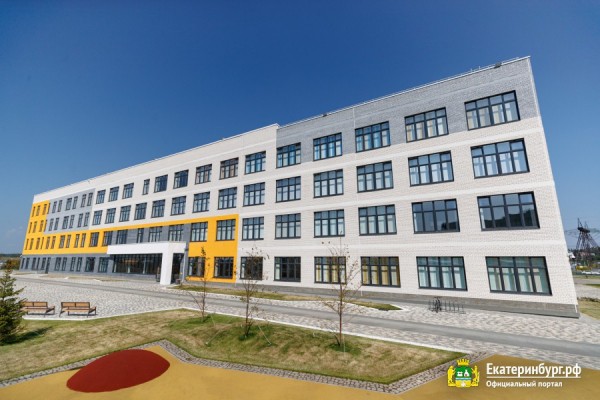 Руководители города и области посетили уникальную школу № 215 «Созвездие» Руководители города и области посетили уникальную школу № 215 «Созвездие»