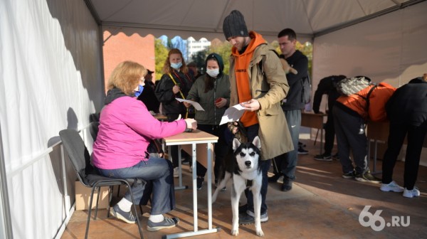 В Екатеринбурге прошла сентябрьская &laquo;Майская прогулка&raquo;. Фоторепортаж