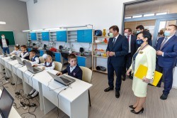 Руководители города и области посетили уникальную школу № 215 «Созвездие» Руководители города и области посетили уникальную школу № 215 «Созвездие»