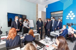 Руководители города и области посетили уникальную школу № 215 «Созвездие» Руководители города и области посетили уникальную школу № 215 «Созвездие»