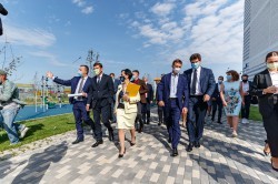 Руководители города и области посетили уникальную школу № 215 «Созвездие» Руководители города и области посетили уникальную школу № 215 «Созвездие»