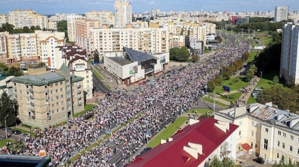 В Минске разгоняют и задерживают протестующих. Фото и видео В Минске разгоняют и задерживают протестующих. Фото и видео