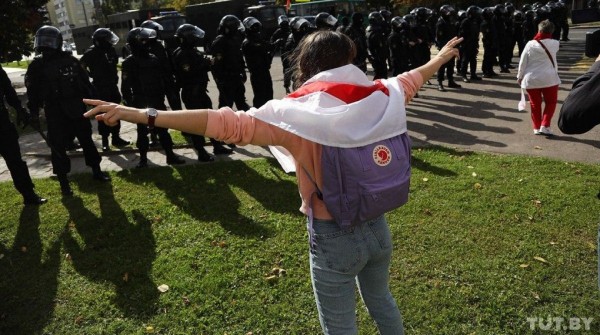 В Минске разгоняют и задерживают протестующих. Фото и видео В Минске разгоняют и задерживают протестующих. Фото и видео
