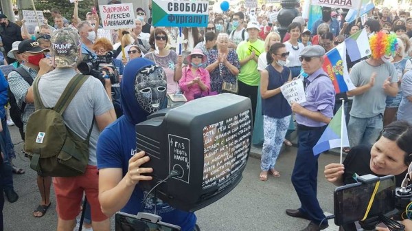 «Покойтесь с миром, честные выборы». На митинге в поддержку Сергея Фургала в Хабаровске устроили похороны