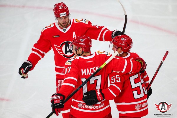Хоккей: &laquo;Автомобилист&raquo; уступил &laquo;Торпедо&raquo; в серии буллитов