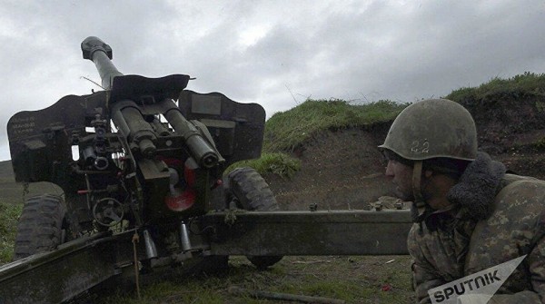 В Карабахе снова убивают мирных жителей. Конфликт Армении с Азербайджаном в 15 фотографиях из 90-х и 20-х В Карабахе снова убивают мирных жителей. Конфликт Армении с Азербайджаном в 15 фотографиях из 90-х и 20-х