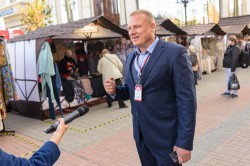 Ярмарка в поддержку отечественных производителей открылась в Екатеринбурге Ярмарка в поддержку отечественных производителей открылась в Екатеринбурге