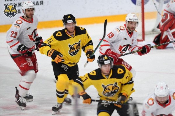 Хоккей: «Автомобилист» остался на первом месте после поражения в Череповце Хоккей: «Автомобилист» остался на первом месте после поражения в Череповце