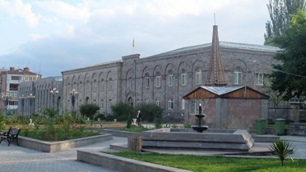 Беженцы из Нагорного Карабаха скрываются в приграничном Горисе