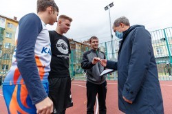 Власти Екатеринбурга открыли спортивные площадки на ВИЗе и Уралмаше