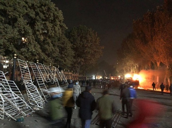 Что происходит в Кыргызстане, где второй день не прекращаются беспорядки. Интервью