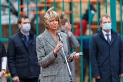 Власти Екатеринбурга открыли спортивные площадки на ВИЗе и Уралмаше