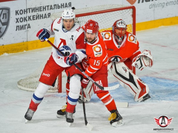 "Автомобилист" прервал 9-тиматчевую победную серию "Локомотива"