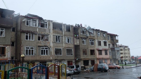 Война в Карабахе: репортаж Znak.com о тех, кто живет под бомбежками в Степанакерте Война в Карабахе: репортаж Znak.com о тех, кто живет под бомбежками в Степанакерте