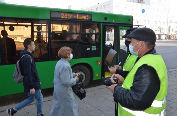 Инспекторы проконтролировали соблюдение масочного режима на транспорте