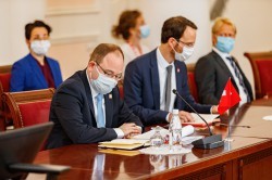 Укрепляя дружбу: в уральскую столицу прибыла делегация Швейцарии