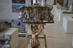 Жюри конкурса на лучший горельеф в Историческом сквере определило победителя