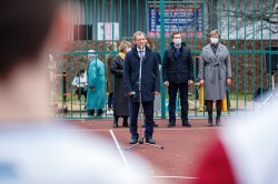 Власти Екатеринбурга открыли спортивные площадки на ВИЗе и Уралмаше