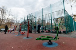 Власти Екатеринбурга открыли спортивные площадки на ВИЗе и Уралмаше