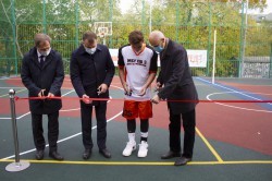 Новые площадки сданы в ходе реализации проекта «Спорт в каждый двор» Новые площадки сданы в ходе реализации проекта «Спорт в каждый двор»