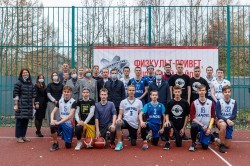 Власти Екатеринбурга открыли спортивные площадки на ВИЗе и Уралмаше