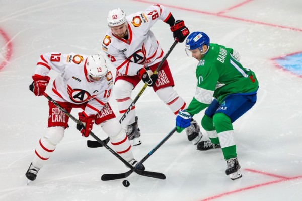 Хоккей: «Автомобилист» одержал уверенную победу над «Салаватом Юлаевым»