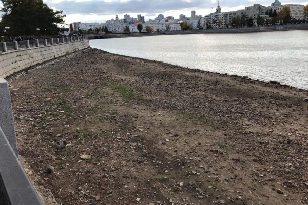 Поможем Исети: волонтёры очистили от мусора обмелевшие участки реки