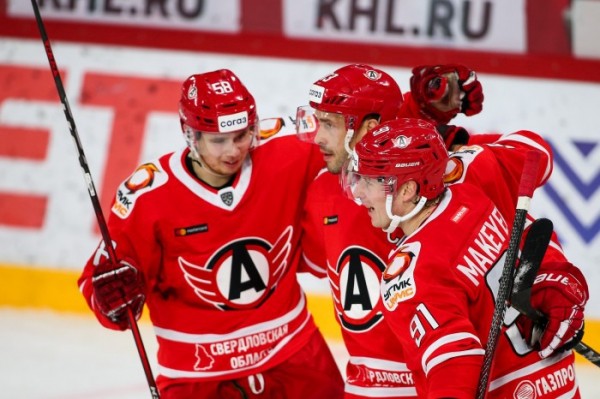Хоккей: &laquo;Автомобилист&raquo; в 14-й раз подряд обыграл &laquo;Трактор&raquo;