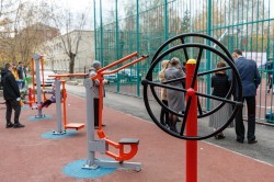 Власти Екатеринбурга открыли спортивные площадки на ВИЗе и Уралмаше