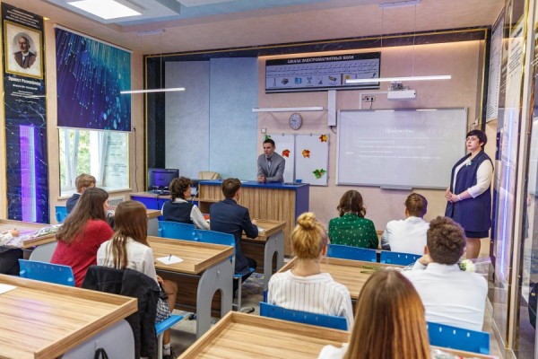 Екатеринбург оригинально поздравляет учителей с профессиональным праздником