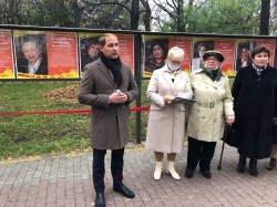 Педагоги Екатеринбурга посвятили выставку легендам системы образования Педагоги Екатеринбурга посвятили выставку легендам системы образования