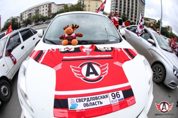 Музыкальное поздравление с Днем Автомобилиста от игроков нашей команды!