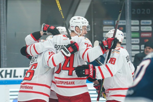 Хоккей: «Автомобилист» одержал уверенную победу над «Нефтехимиком» Хоккей: «Автомобилист» одержал уверенную победу над «Нефтехимиком»