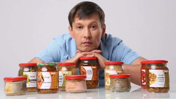 Создатель «Ресторана из банки» потребовал убрать его имя с продукции, которую теперь выпускают партнеры Создатель «Ресторана из банки» потребовал убрать его имя с продукции, которую теперь выпускают партнеры