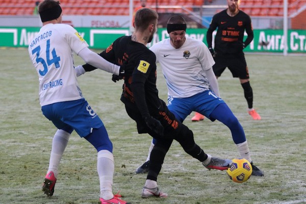 Футбол: Евсеев принёс «Уралу» победу на последних минутах матча с «Сочи»