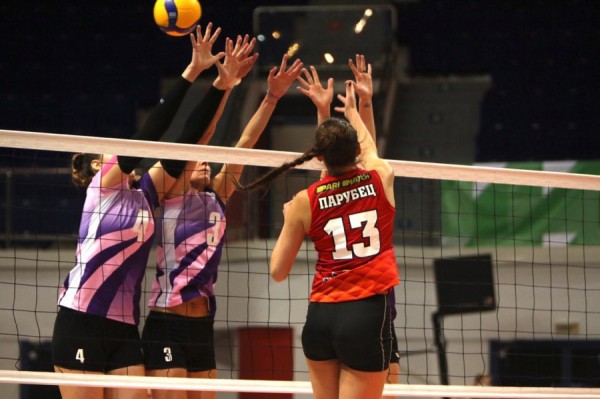 Волейбол: «Уралочка-НТМК» с достоинством проиграла «Заречью-Одинцово» Волейбол: «Уралочка-НТМК» с достоинством проиграла «Заречью-Одинцово»