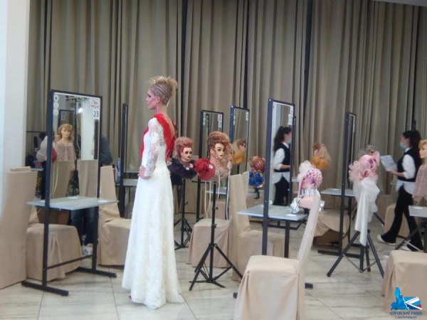 Более ста мастеров парикмахерского искусства съехались на чемпионат в Екатеринбург