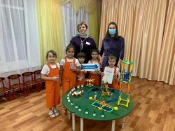 Дошколята уральской столицы представили макеты космодромов Дошколята уральской столицы представили макеты космодромов