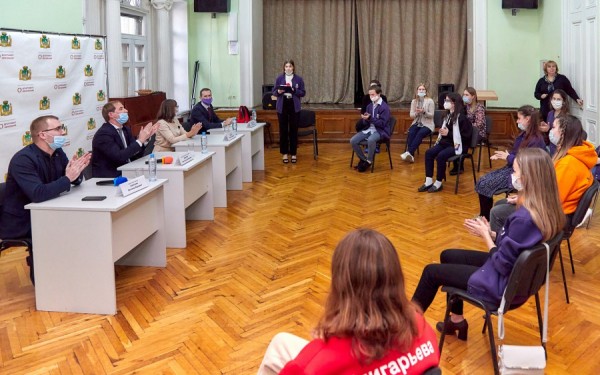 Что волнует школьников? Учащиеся Екатеринбурга обсудили дистанционное обучение