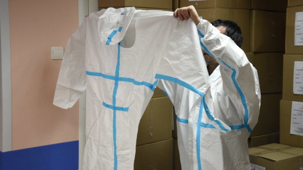 &laquo;Мобилизовались за пару месяцев&raquo;. Кто помогает уральским врачам бороться с пандемией