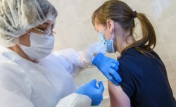 В Екатеринбурге стартовала вакцинация медработников от COVID-19 В Екатеринбурге стартовала вакцинация медработников от COVID-19