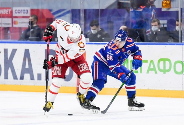 Хоккей: &laquo;Автомобилист&raquo; потерпел десятое поражение подряд