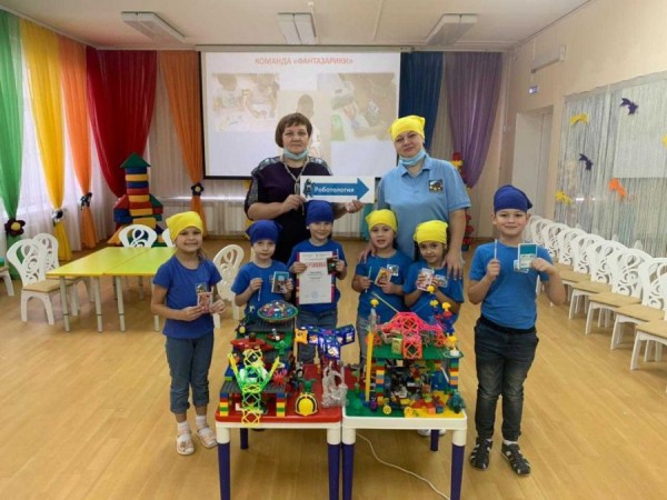 Дошколята уральской столицы представили макеты космодромов Дошколята уральской столицы представили макеты космодромов