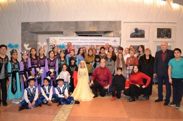 Грузинские общественники почтили память героев Красной Армии в Екатеринбурге