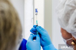 Врачи объяснили, почему нет детской вакцины от коронавируса