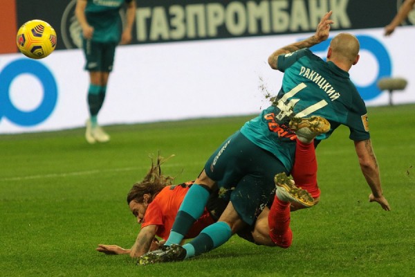 Футбол: «Урал» уступил чемпиону России в Санкт-Петербурге Футбол: «Урал» уступил чемпиону России в Санкт-Петербурге