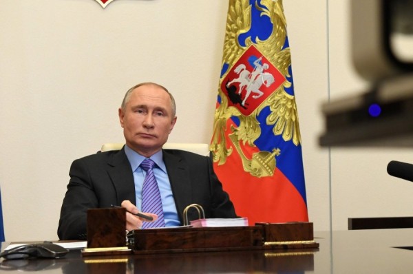 Владимир Путин поддержал идею продлить скидку на оплату пошлин через госуслуги