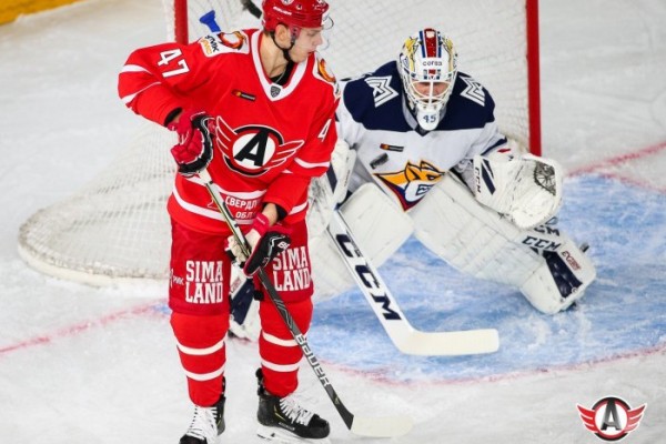 Хоккей: &laquo;Автомобилист&raquo; прервал серию из 10 поражений подряд