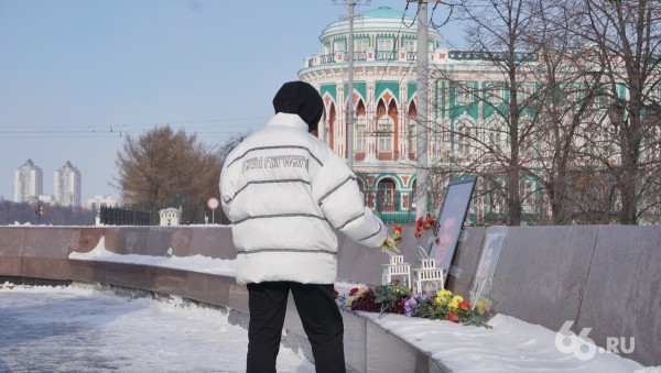 В Екатеринбурге проходит вахта памяти Бориса Немцова. Фоторепортаж