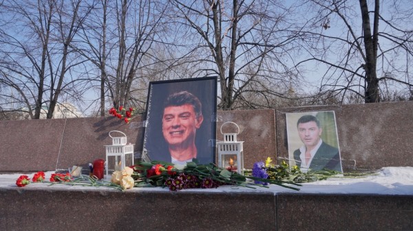 В Екатеринбурге проходит вахта памяти Бориса Немцова. Фоторепортаж